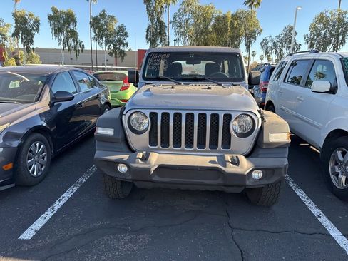 Used 2018 Jeep Wrangler Unlimited Sport image 2