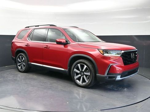 Used 2023 Honda Pilot Touring image 3