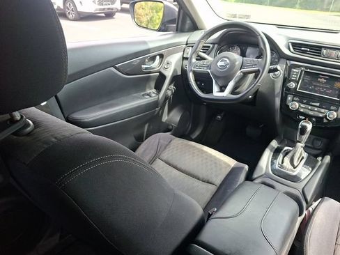 Used 2018 Nissan Rogue SV AWD/4WD image 17