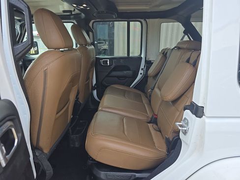 Used 2022 Jeep Wrangler Unlimited Sahara w/ Cold Weather Group AWD/4WD image 4