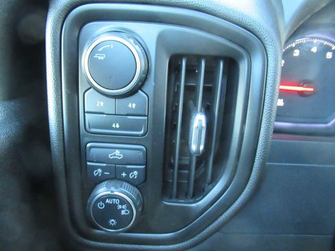 Used 2022 Chevrolet Silverado 2500 Custom w/ Custom Convenience Package image 31