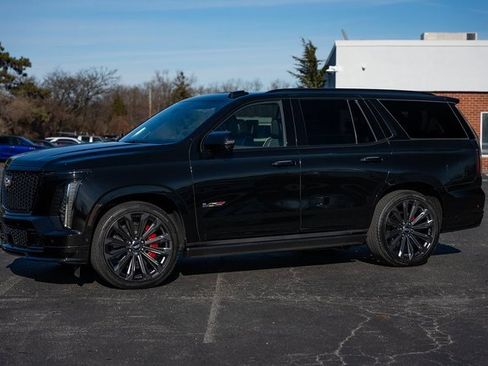 Used 2025 Cadillac Escalade V image 1