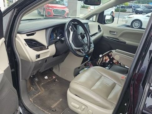 Used 2019 Toyota Sienna XLE FWD image 4