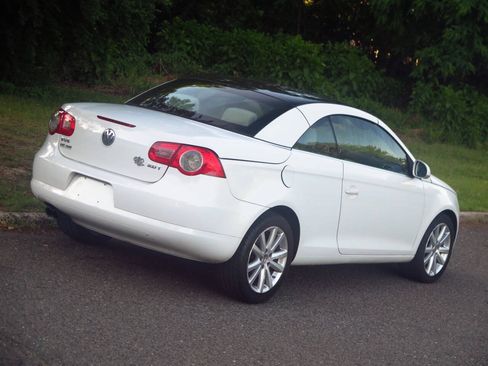 Used 2008 Volkswagen Eos 2.0T FWD image 19
