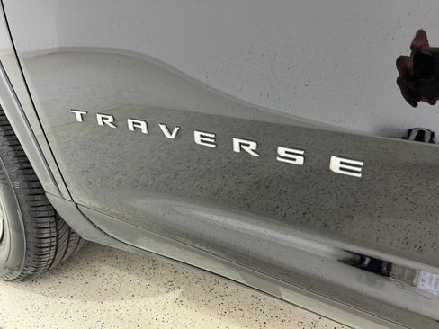 Used 2024 Chevrolet Traverse LS FWD image 30