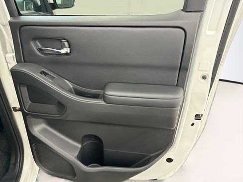 Used 2025 Nissan Frontier SV AWD/4WD image 30