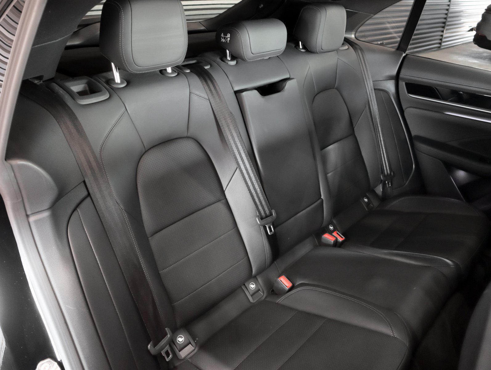 Certified 2024 Porsche Macan 4 Electric AWD/4WD image 6