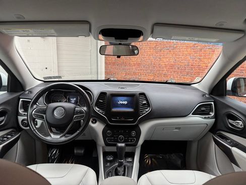 Used 2020 Jeep Cherokee Latitude Plus w/ Cold Weather Group image 12