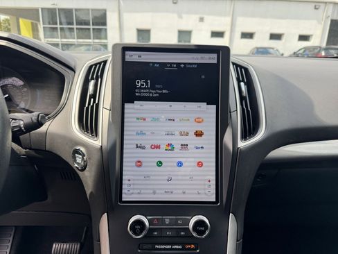 Used 2024 Ford Edge SEL image 21