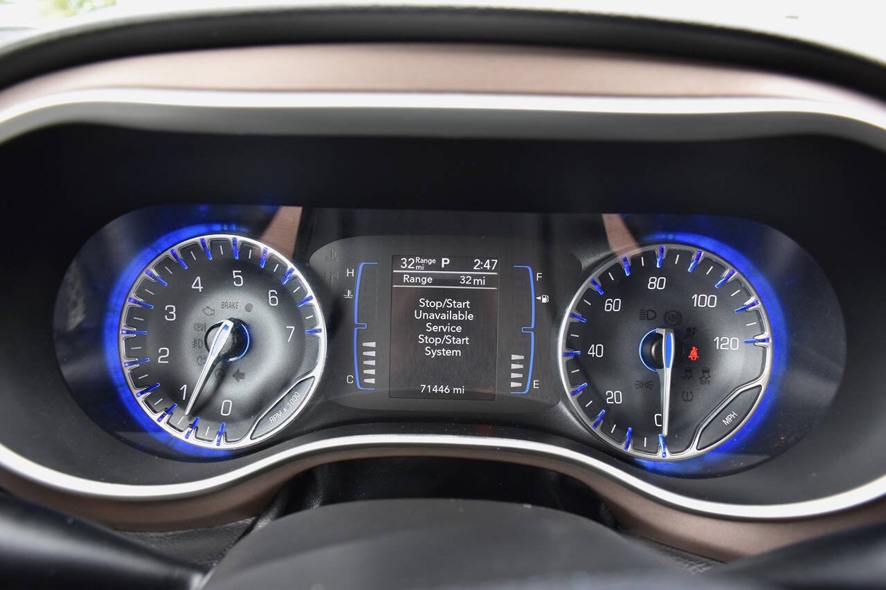 Used 2022 Chrysler Voyager LX FWD image 18
