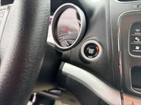 Used 2020 Dodge Journey SE FWD image 19
