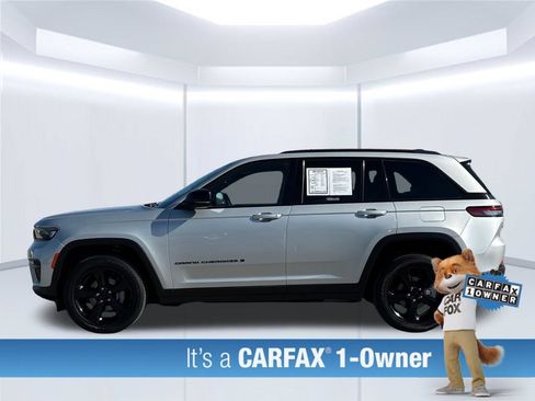 Used 2023 Jeep Grand Cherokee Altitude AWD/4WD image 4