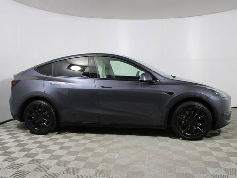 Used 2021 Tesla Model Y Long Range AWD/4WD image 32
