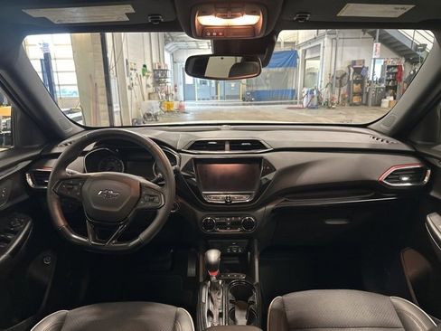 Used 2022 Chevrolet TrailBlazer RS w/ Sun and Liftgate Package image 16