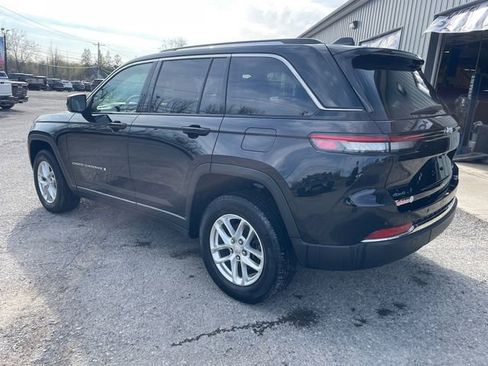 Used 2023 Jeep Grand Cherokee Laredo AWD/4WD image 5