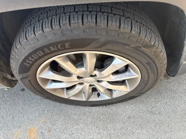Used 2017 Jeep Cherokee Limited AWD/4WD image 3