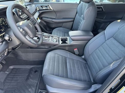 New 2025 Mitsubishi Outlander SE image 23
