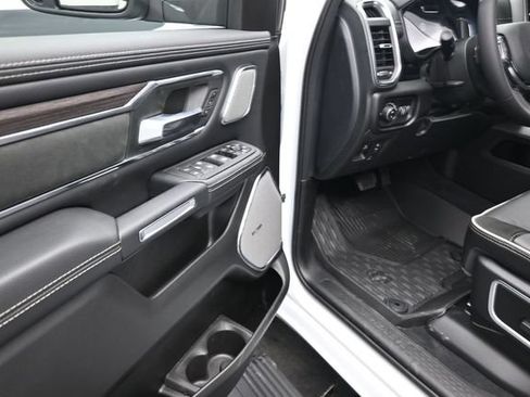 Used 2025 RAM 1500 Laramie AWD/4WD image 14