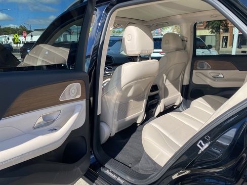 Used 2021 Mercedes-Benz GLE 350 4MATIC w/ Premium Package image 11