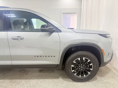 Used 2025 Chevrolet Traverse Z71 w/ Driver Confidence Package image 8