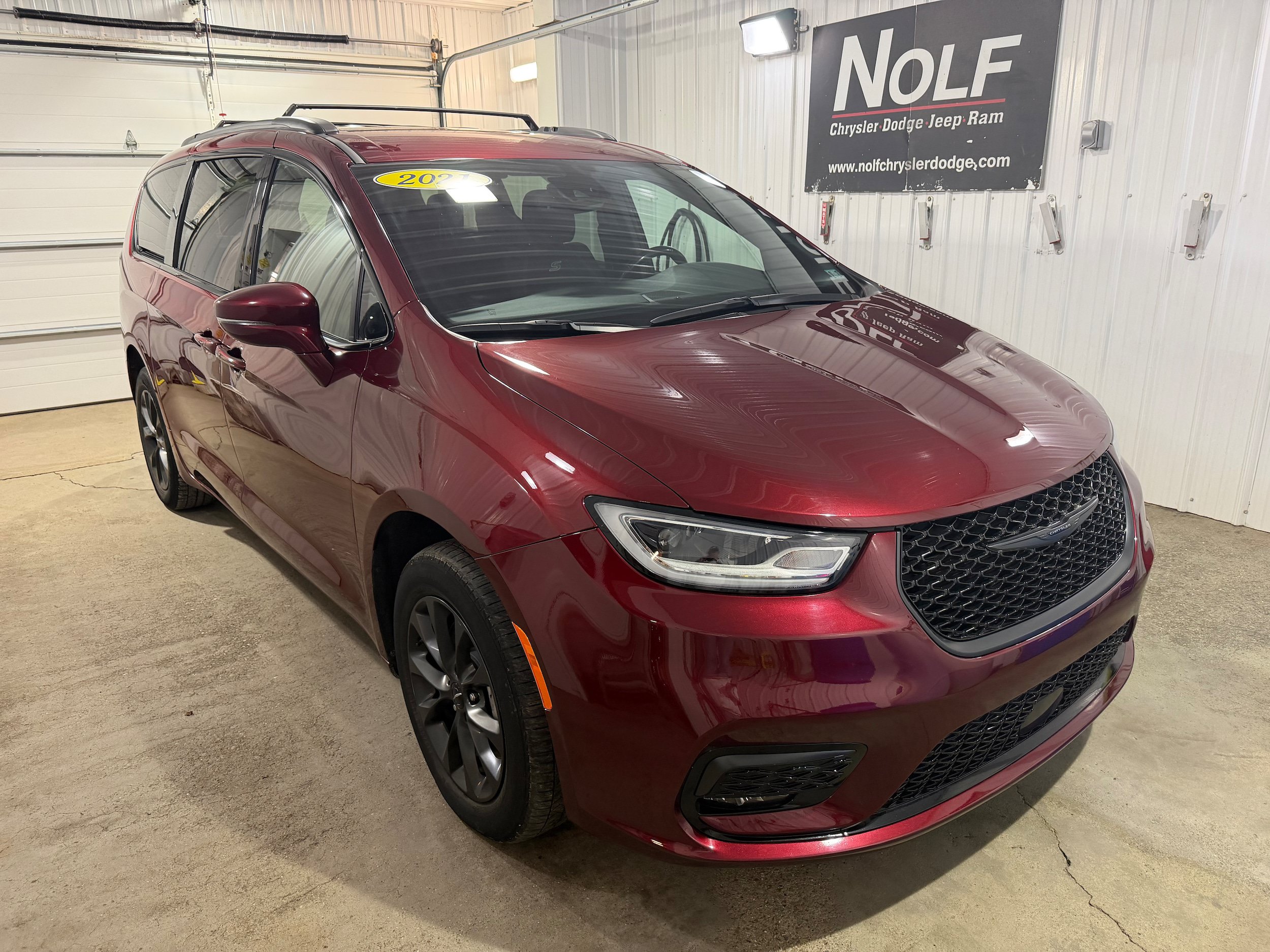Used 2021 Chrysler Pacifica Touring w/ Cold Weather Group AWD/4WD image 2