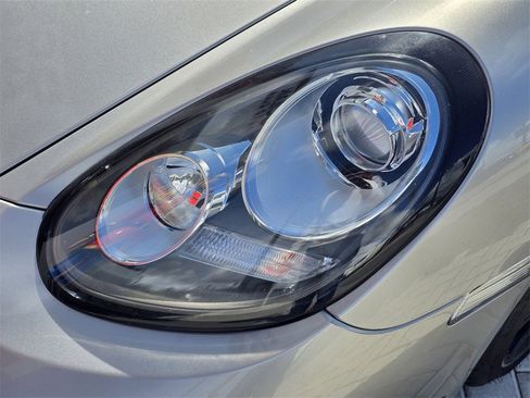 Used 2012 Porsche Cayman R image 8