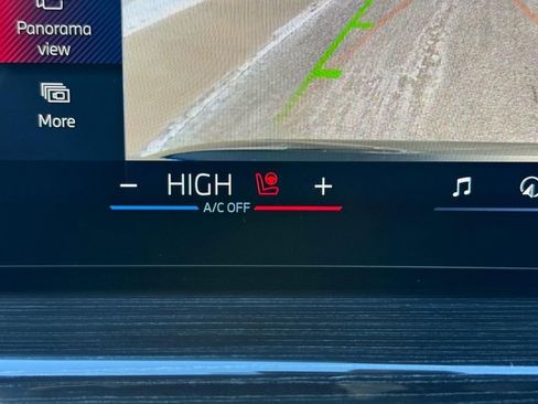 Used 2026 BMW X7 M60i w/ Executive Package image 21