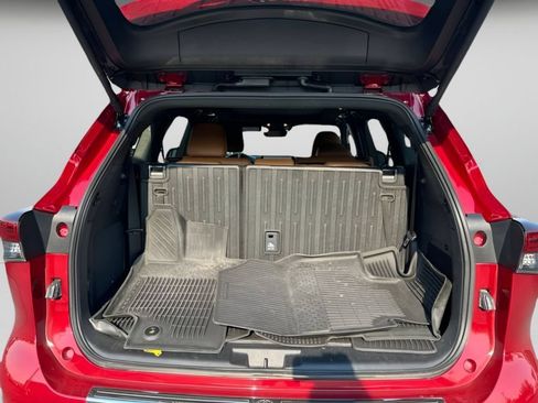 Certified 2025 Toyota Highlander Platinum AWD/4WD image 13