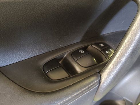 Used 2018 Nissan Rogue SV image 27