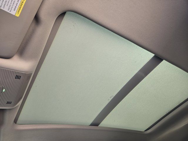 Used 2024 Volkswagen Atlas SE w/ Panoramic Sunroof Package FWD image 24