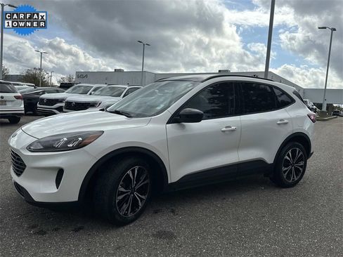 Used 2021 Ford Escape SE w/ SE Sport Appearance Package image 9