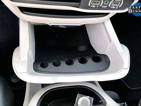 Used 2024 Chrysler Pacifica Touring-L image 35