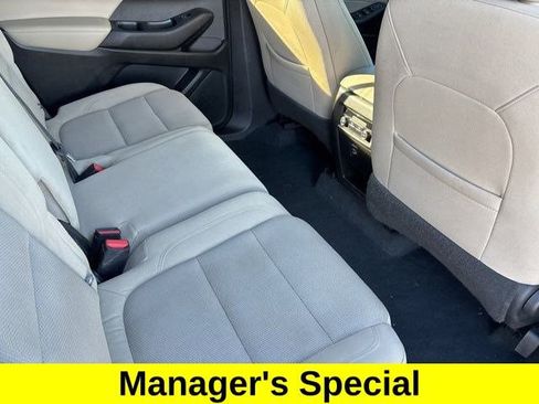 Used 2022 Chevrolet Traverse LS image 36