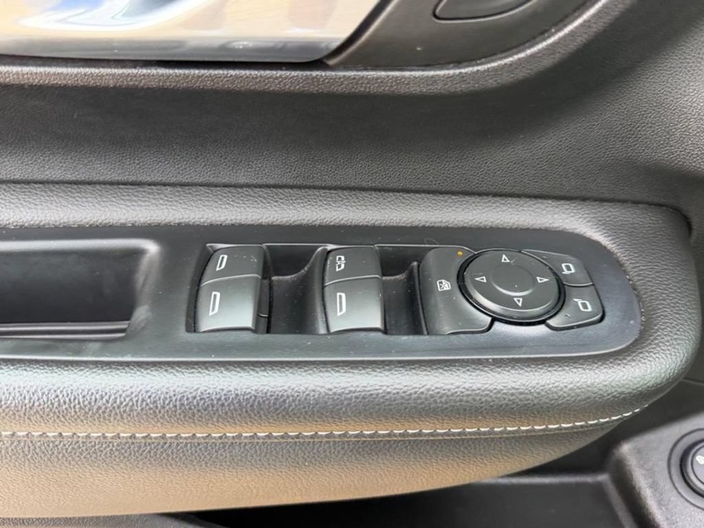 Used 2023 GMC Terrain SLE w/ Driver Convenience Package FWD image 17