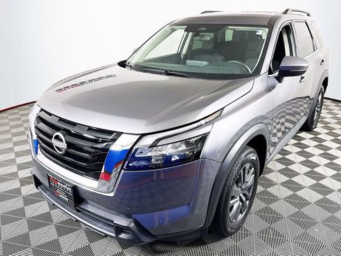 Used 2024 Nissan Pathfinder SV FWD image 3