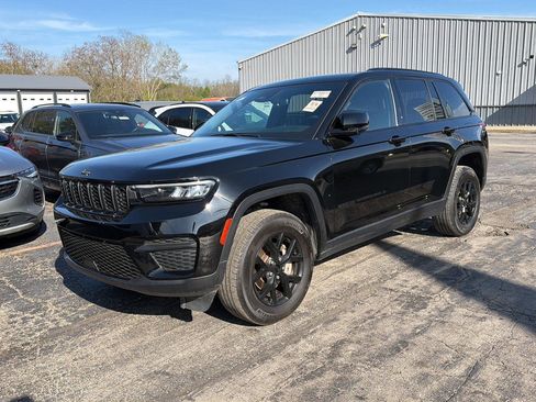 Used 2024 Jeep Grand Cherokee Altitude AWD/4WD image 1