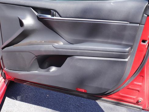 Used 2021 Toyota Camry SE image 15