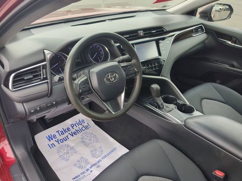 Used 2018 Toyota Camry LE FWD image 9