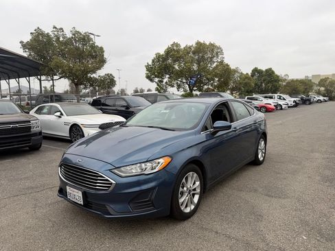 Used 2019 Ford Fusion SE FWD image 1