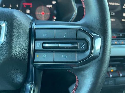 Used 2024 GMC Canyon AT4X image 17