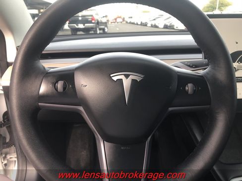 Used 2021 Tesla Model 3 Standard Range Plus image 12