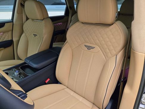 Certified 2023 Bentley Bentayga AWD/4WD image 30