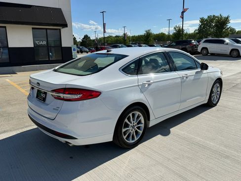 Used 2017 Ford Fusion SE FWD image 14
