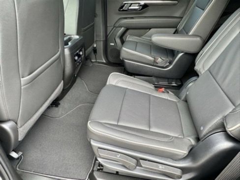 New 2025 Chevrolet Suburban Premier image 7