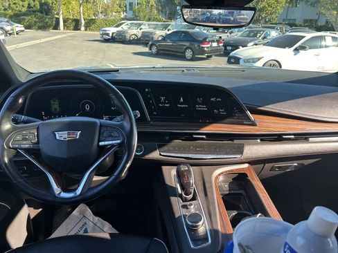 Used 2021 Cadillac Escalade ESV Premium Luxury w/ LPO, Radiant Package image 8