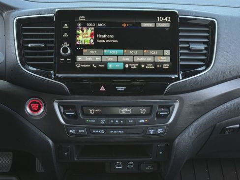 Used 2025 Honda Ridgeline TrailSport image 17