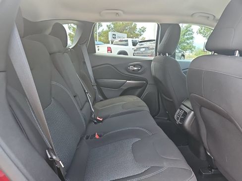 Used 2021 Jeep Cherokee Latitude AWD/4WD image 28