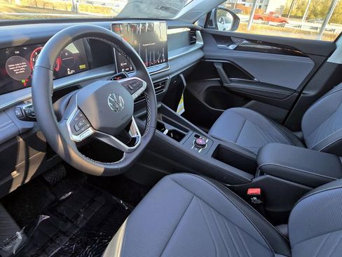 New 2026 Volkswagen Tiguan SE image 25