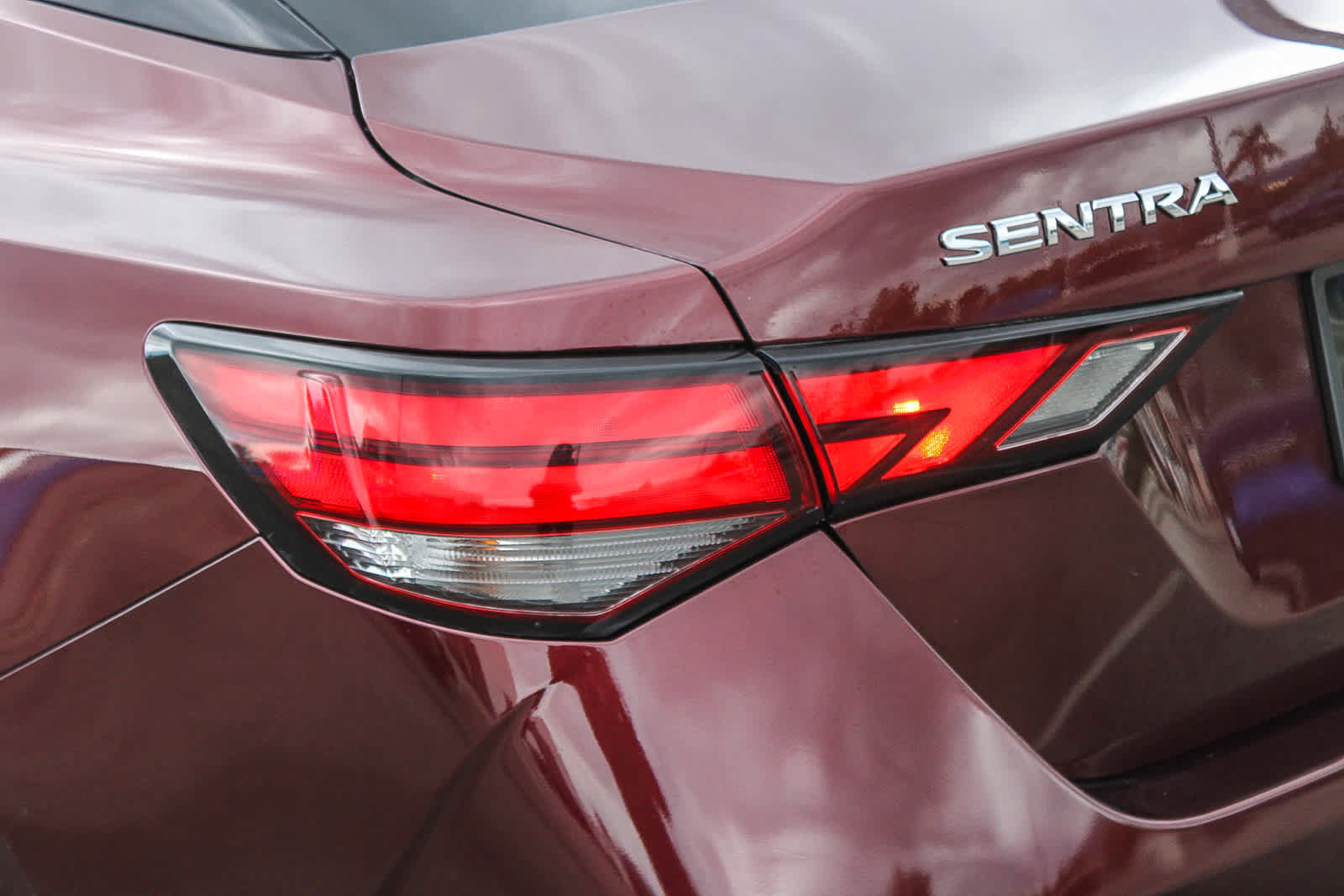 Used 2025 Nissan Sentra SV FWD image 7