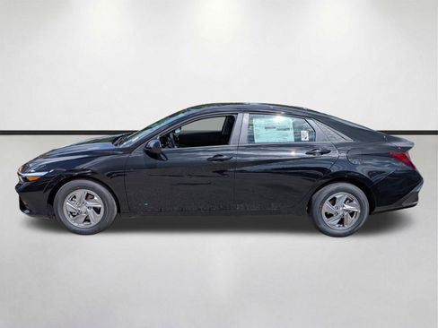 New 2026 Hyundai Elantra SE FWD image 7